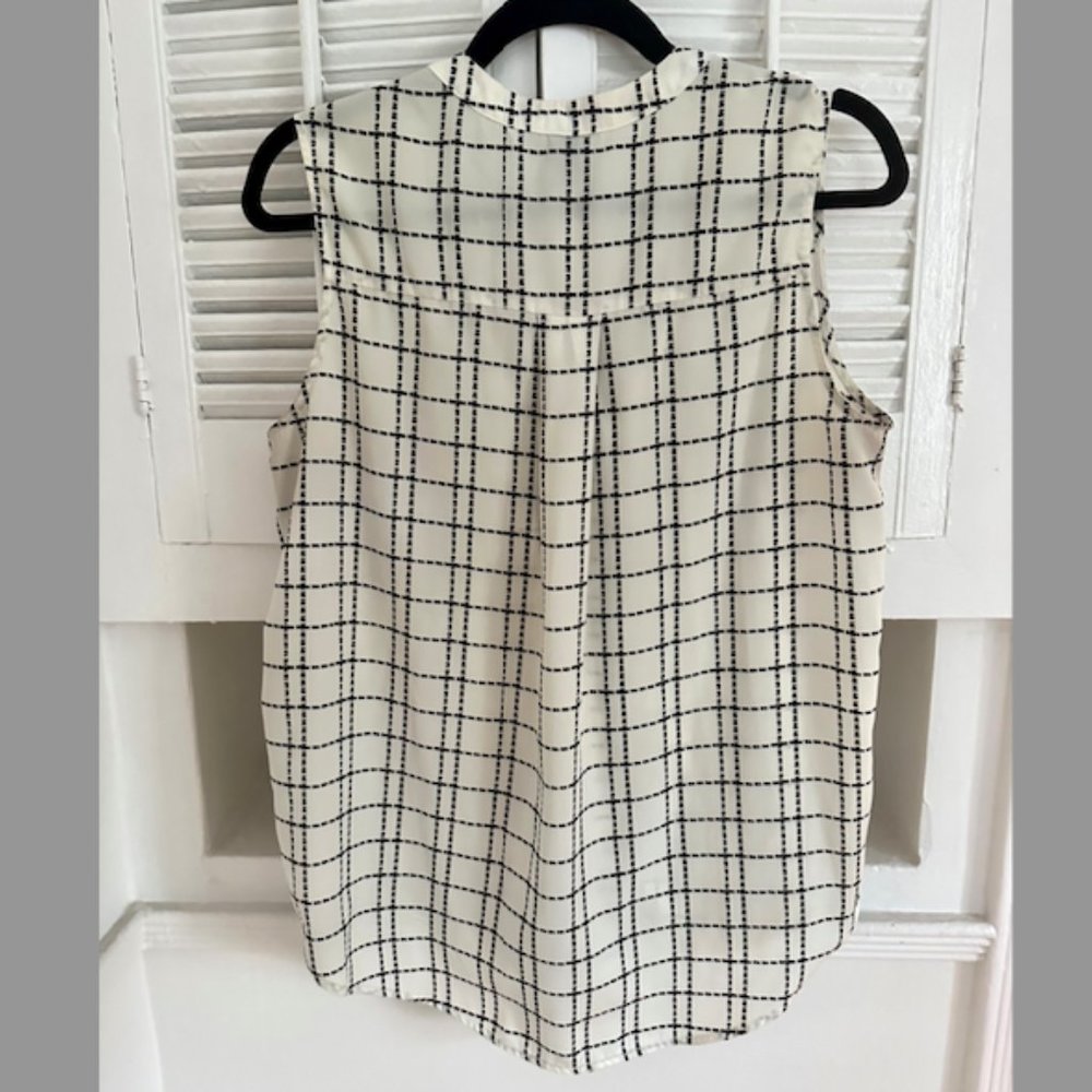 FOREVER 21 White/Black WindowPane print Sleeveless Blouse, Size M - Picture 2 of 4